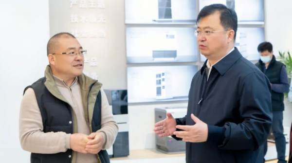 青島市嶗山區(qū)區(qū)長楊克敏帶隊工信局、統(tǒng)計局領(lǐng)導(dǎo)到訪盛瀚調(diào)研指導(dǎo)